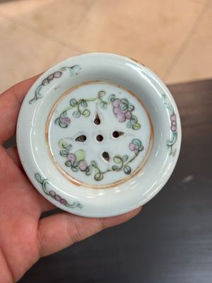 Een gevarieerde collectie Chinees famille rose en qianjiang cai porselein, 19/20e eeuw — foto 54