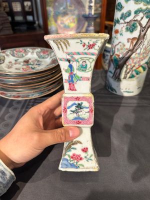 Een gevarieerde collectie Chinees famille rose en verte porselein, 18/19e eeuw — foto 71