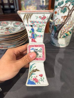 Een gevarieerde collectie Chinees famille rose en verte porselein, 18/19e eeuw — foto 78