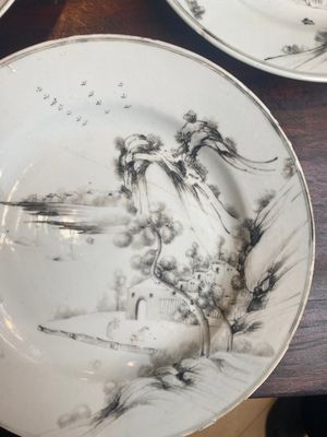 Een gevarieerde collectie Chinees grisaille en famille rose porselein, Yongzheng/Qianlong — foto 14