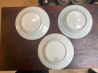 Een gevarieerde collectie Chinees grisaille en famille rose porselein, Yongzheng/Qianlong — foto 17