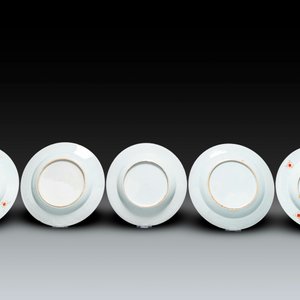 Een gevarieerde collectie Chinees grisaille en famille rose porselein, Yongzheng/Qianlong — foto 5