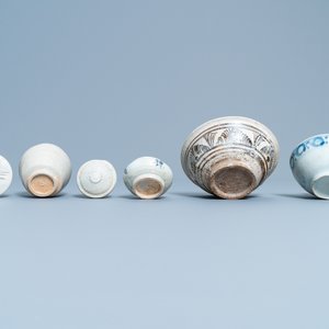 Een gevarieerde collectie Chinees porselein en aardewerk, Song en later — foto 6