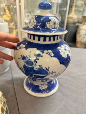 Een gevarieerde collectie Chinees porselein, Kangxi en later — foto 1