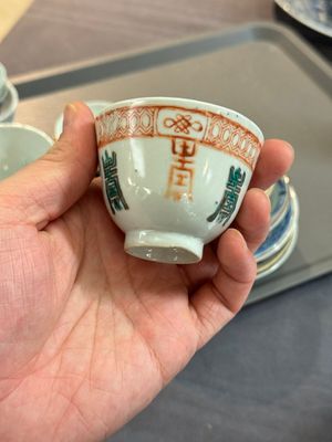 Een gevarieerde collectie Chinees porselein, Kangxi en later — foto 42