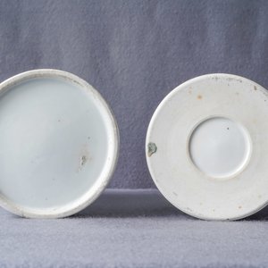 Een gevarieerde collectie Chinees qianjiang cai, blauw-wit en famille rose porselein, 19/20e eeuw — foto 25