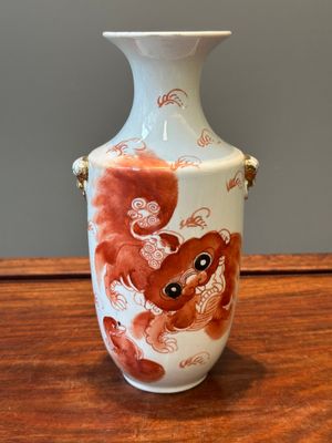 Een gevarieerde collectie Chinees qianjiang cai en ijzerrood gedecoreerd porselein, gesigneerd Liu Shuntai 劉順太, 19/20e eeuw — foto 2
