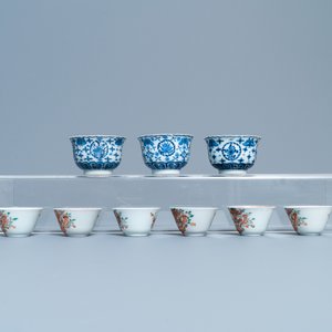 Een gevarieerde collectie Chinese blauw-witte en famille rose koppen en schotels, Qianlong en 19e eeuw — foto 13