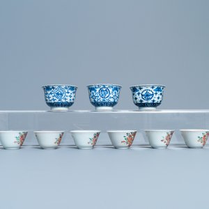 Een gevarieerde collectie Chinese blauw-witte en famille rose koppen en schotels, Qianlong en 19e eeuw — foto 15