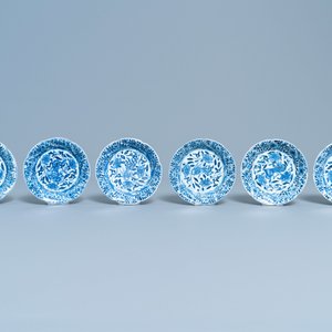 Een gevarieerde collectie Chinese blauw-witte koppen en schotels, Kangxi — foto 2