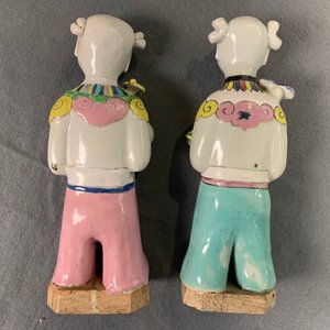 Een gevarieerde collectie Chinese famille rose, blauw-witte en blanc de Chine figuren, 18e eeuw en later — foto 39