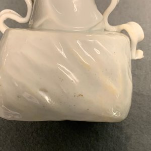 Een gevarieerde collectie Chinese famille rose, blauw-witte en blanc de Chine figuren, 18e eeuw en later — foto 51