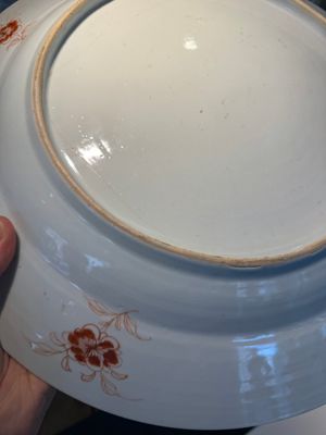 Een gevarieerde collectie van 11 stukken Chinees blauw-wit en famille rose porselein, Yongzheng/Qianlong — foto 11