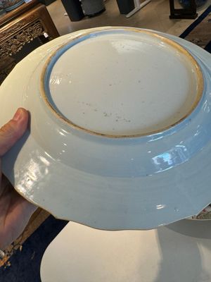 Een gevarieerde collectie van 11 stukken Chinees blauw-wit en famille rose porselein, Yongzheng/Qianlong — foto 19