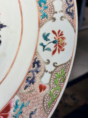 Een gevarieerde collectie van 11 stukken Chinees blauw-wit en famille rose porselein, Yongzheng/Qianlong — foto 9