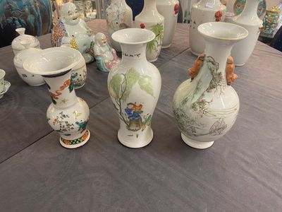 Een gevarieerde collectie van 15 stukken Chinees qianjiang cai, famille rose en verte porselein, 19/20e eeuw — foto 14
