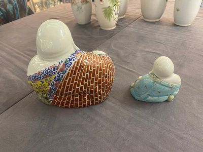 Een gevarieerde collectie van 15 stukken Chinees qianjiang cai, famille rose en verte porselein, 19/20e eeuw — foto 8