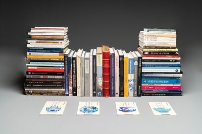 Een gevarieerde collectie van 88 Engelse en Chinese naslagwerken over Chinees keramiek en brons