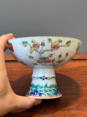 Een gevarieerde collectie van acht stukken Chinees famille rose porselein, 18/19e eeuw — foto 17