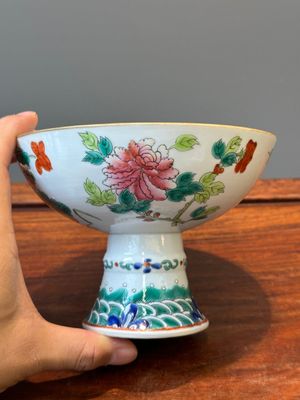 Een gevarieerde collectie van acht stukken Chinees famille rose porselein, 18/19e eeuw — foto 18