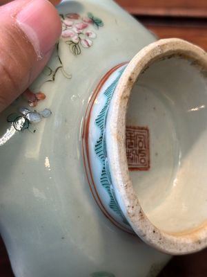 Een gevarieerde collectie van acht stukken Chinees famille rose porselein, 18/19e eeuw — foto 34