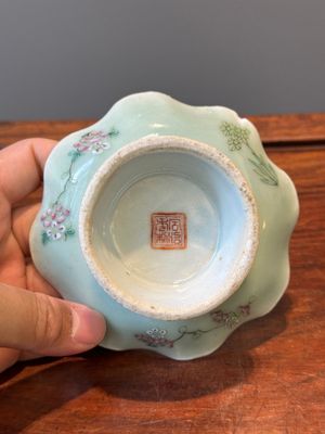 Een gevarieerde collectie van acht stukken Chinees famille rose porselein, 18/19e eeuw — foto 38