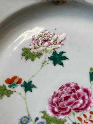 Een gevarieerde collectie van acht stukken Chinees famille rose porselein, 18/19e eeuw — foto 49