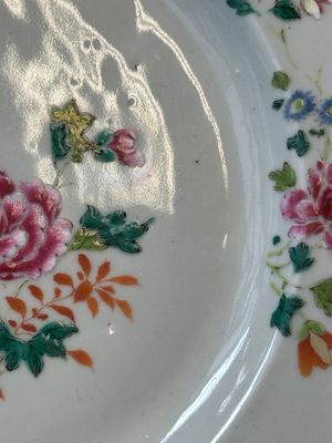 Een gevarieerde collectie van acht stukken Chinees famille rose porselein, 18/19e eeuw — foto 52