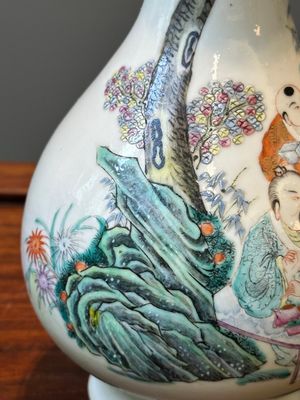 Een gevarieerde collectie van acht stukken Chinees famille rose porselein, 18/19e eeuw — foto 6