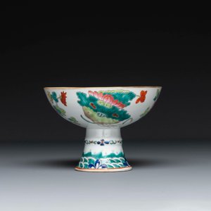 Een gevarieerde collectie van acht stukken Chinees famille rose porselein, 18/19e eeuw — foto 4