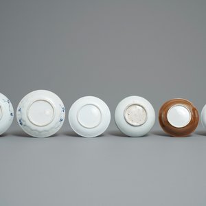 Een gevarieerde collectie vnl. blauw-wit Chinees porselein, Ming en later — foto 5