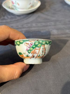 Een gevarieerde verzameling Chinees famille rose porselein, Yongzheng/Qianlong — foto 19