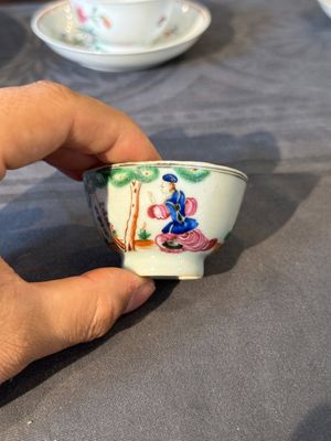 Een gevarieerde verzameling Chinees famille rose porselein, Yongzheng/Qianlong — foto 21