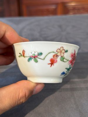 Een gevarieerde verzameling Chinees famille rose porselein, Yongzheng/Qianlong — foto 4