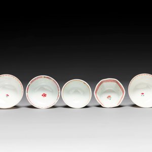 Een gevarieerde verzameling Chinees famille rose porselein, Yongzheng/Qianlong — foto 4