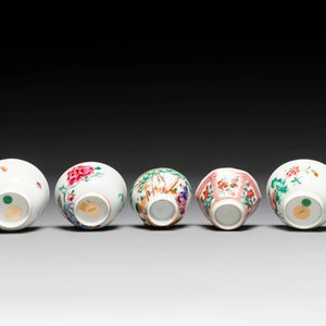 Een gevarieerde verzameling Chinees famille rose porselein, Yongzheng/Qianlong — foto 5