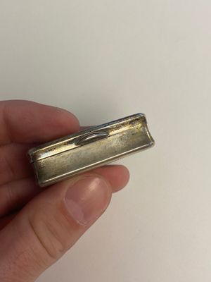 Een gevarieerde verzameling van 16 stukken Chinese sieraden en doosjes, waaronder jade, goud en zilver, 20e eeuw — foto 15
