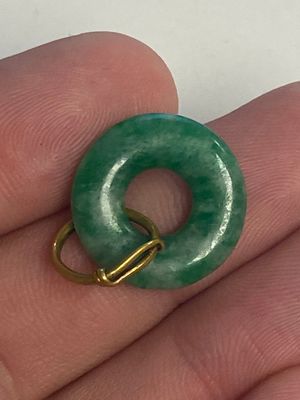 Een gevarieerde verzameling van 16 stukken Chinese sieraden en doosjes, waaronder jade, goud en zilver, 20e eeuw — foto 32