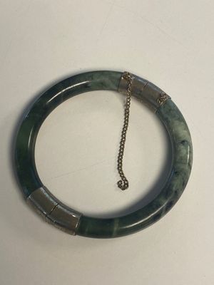 Een gevarieerde verzameling van 16 stukken Chinese sieraden en doosjes, waaronder jade, goud en zilver, 20e eeuw — foto 42