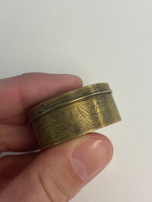 Een gevarieerde verzameling van 16 stukken Chinese sieraden en doosjes, waaronder jade, goud en zilver, 20e eeuw — foto 9