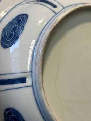 Een gevarieerde verzameling van 45 stukken Chinees porselein, Kangxi en later — foto 110