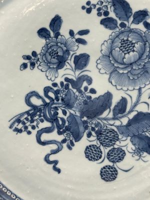 Een gevarieerde verzameling van 45 stukken Chinees porselein, Kangxi en later — foto 139