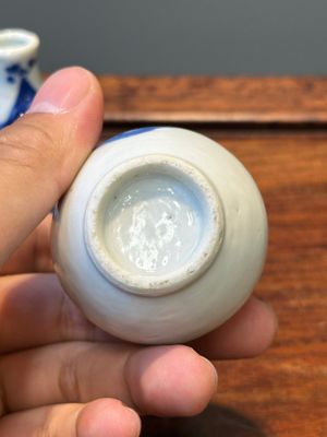 Een gevarieerde verzameling van 45 stukken Chinees porselein, Kangxi en later — foto 16