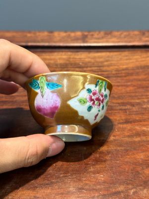Een gevarieerde verzameling van 45 stukken Chinees porselein, Kangxi en later — foto 68
