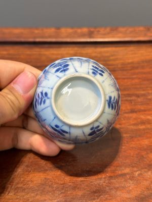 Een gevarieerde verzameling van 45 stukken Chinees porselein, Kangxi en later — foto 78