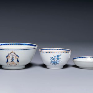 Een gevarieerde verzameling van negen stukken Chinees export porselein, Qianlong/Jiaqing — foto 6