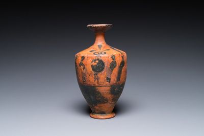 Een Griekse Attische 'zwarte figuren' lekythos, 6e eeuw v.C.