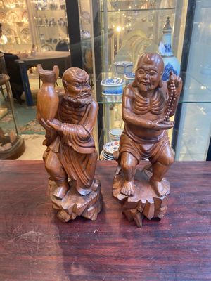Een groep Chinese buxushouten sculpturen van 18 Luohan, 20e eeuw — foto 1