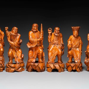 Een groep Chinese buxushouten sculpturen van 18 Luohan, 20e eeuw — foto 2
