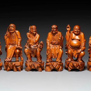 Een groep Chinese buxushouten sculpturen van 18 Luohan, 20e eeuw — foto 4